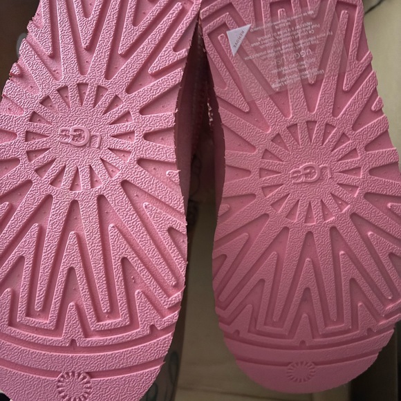UGG Kids Pink Cozy Slippers - Picture 5 of 7